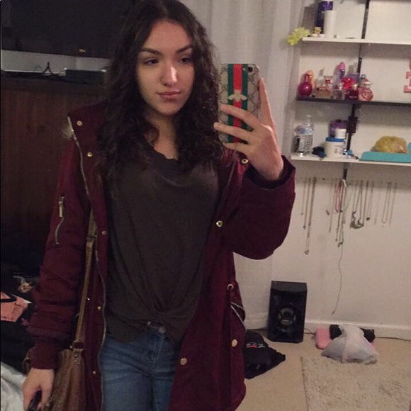 Profile Picture of Brianna Vandeven (@b_vandeven) on Poshmark