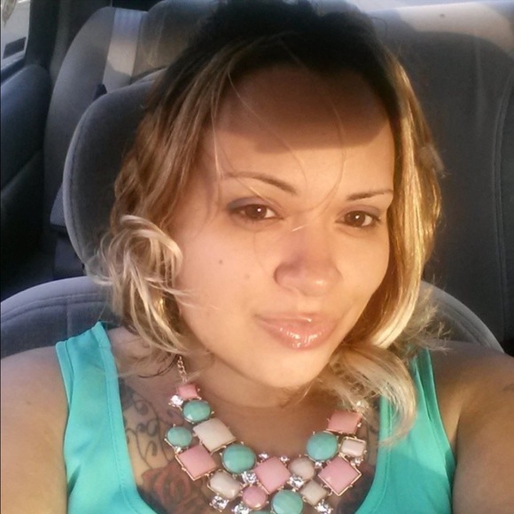 Profile Picture of Tee May (@monee8271) on Poshmark
