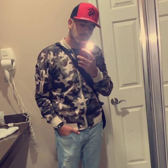 Profile Picture of Fernando Mendoza (@fernandomendoza) on Poshmark