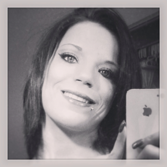 Profile Picture of Danielle Millsap (@stoners_girl) on Poshmark