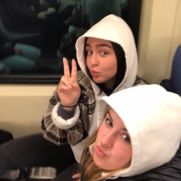 Profile Picture of Stefania Aprile (@stefaniaaprile) on Poshmark