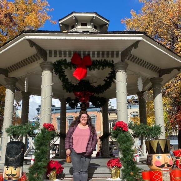 Athena Booras - Poshmark Profile Picture of Athena Booras (@athena_booras) on Poshmark