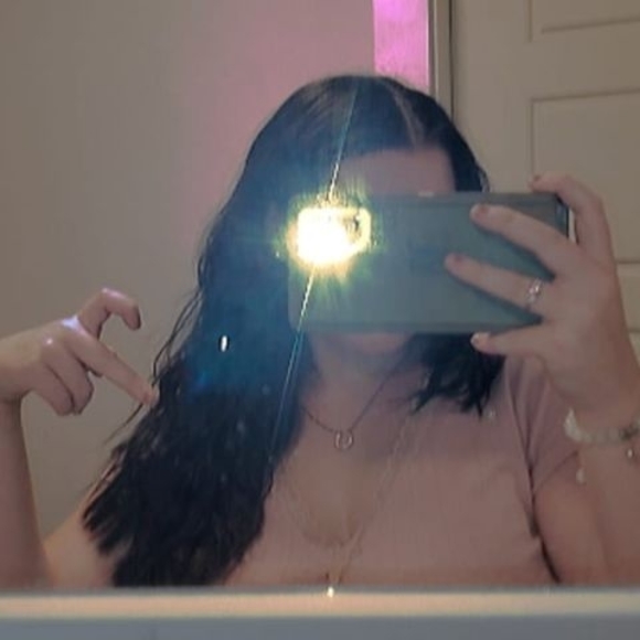 Profile Picture of Abby Knouf (@abbyknouf) on Poshmark