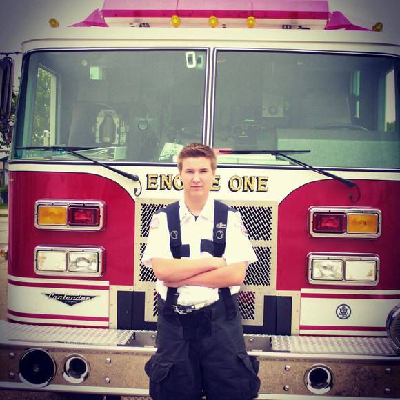 Profile Picture of Max Malueg (@maxmalueg) on Poshmark