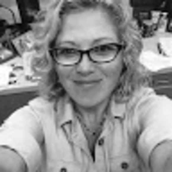 Profile Picture of Erin Ondrusek (@ondruseke) on Poshmark
