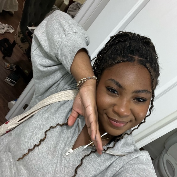 Profile Picture of Cameron Reid (@camjreid21) on Poshmark