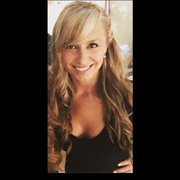 Profile Picture of Haley Burk (@hburk0521) on Poshmark