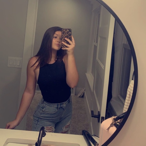 Profile Picture of Kaylee Eckersley (@keckersley) on Poshmark