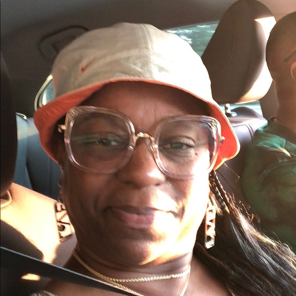 Allesha Harris - Poshmark Profile Picture of Allesha Harris (@allesha_harris) on Poshmark