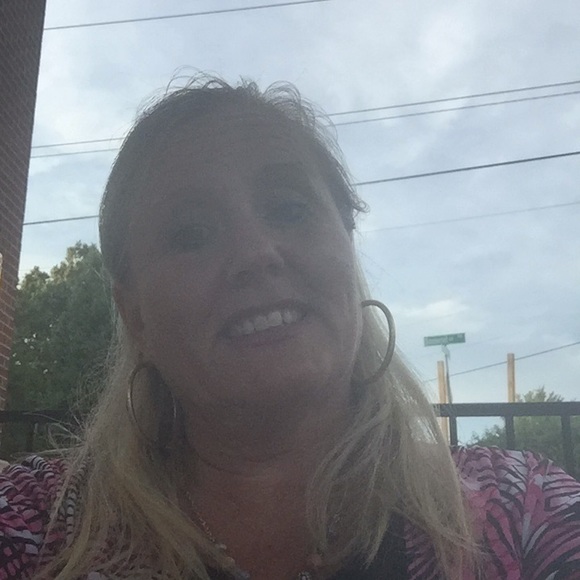 Profile Picture of Julie Wilmoth (@jewelz48) on Poshmark