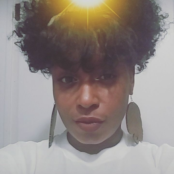 Profile Picture of Trina Williams (@triniwilliam) on Poshmark