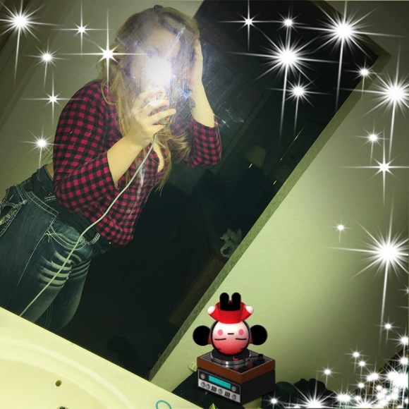 Profile Picture of Charlotte Donaldson (@charlottedonald) on Poshmark