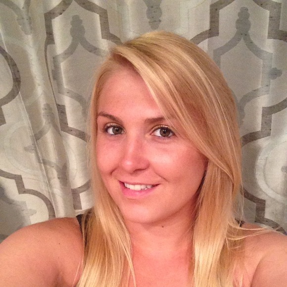 Profile Picture of Shauna Aherne (@saherne) on Poshmark
