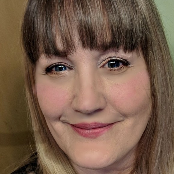 Profile Picture of Susan Urbanczyk (@urbanczyk) on Poshmark