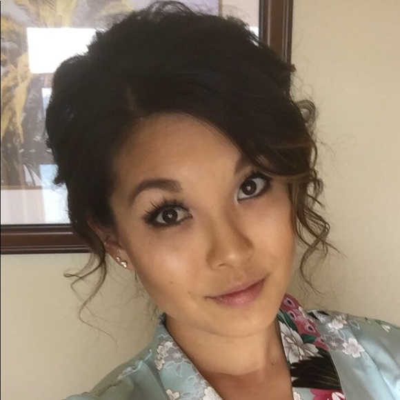 Profile Picture of Lyndly Tamura (@lyndlers) on Poshmark