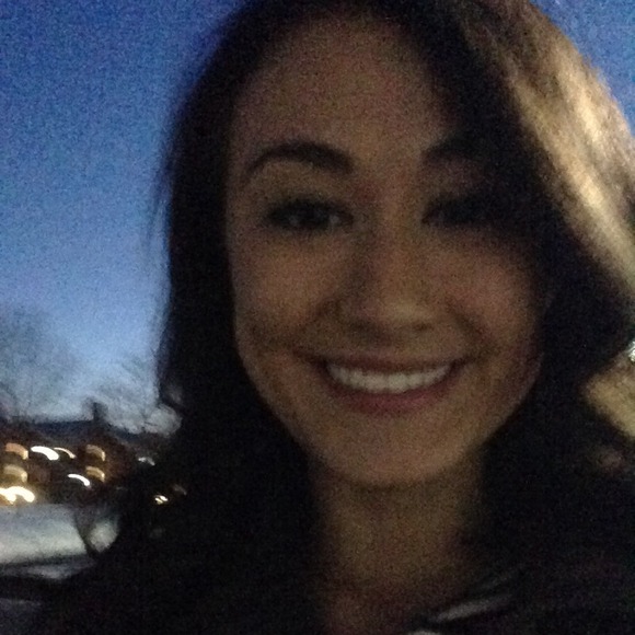 Profile Picture of Meghan Mceneaney (@meghanmce) on Poshmark
