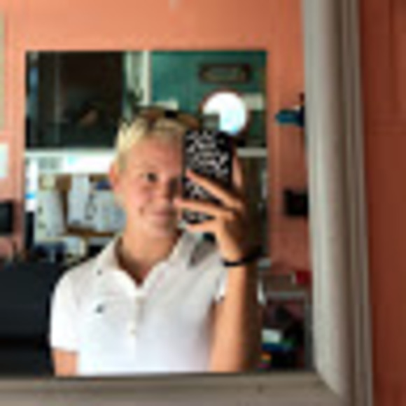 Profile Picture of Brynn Dyer (@brynndyer21) on Poshmark
