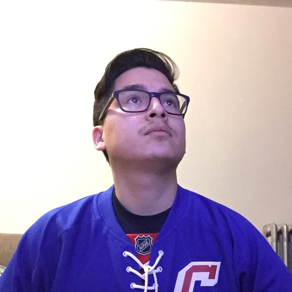 Profile Picture of Kevin Chacon (@kevin_chacon) on Poshmark