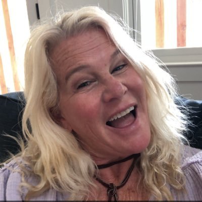 Profile Picture of Robin Bender (@RBTheMediaQueen) on Twitter