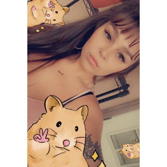 Profile Picture of Shelby Joeckel (@shelbyx666) on Poshmark