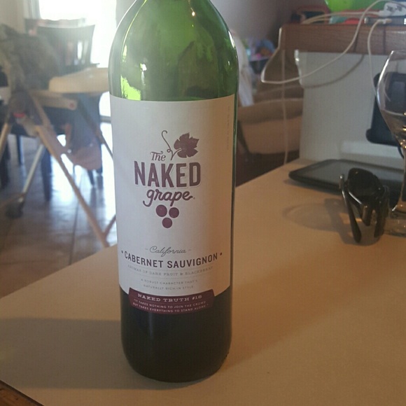 Profile Picture of Erika Strand (@erikakelly17) on Poshmark