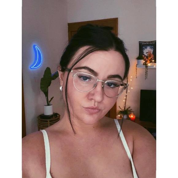 Profile Picture of Alexa Evenson (@rae09) on Poshmark