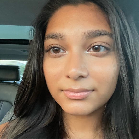 Profile Picture of Ashlana Prashad (@ashlanaprashad) on Poshmark