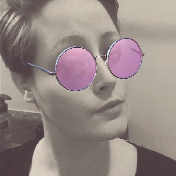 Profile Picture of Stephanie Thomison (@steph182970) on Poshmark