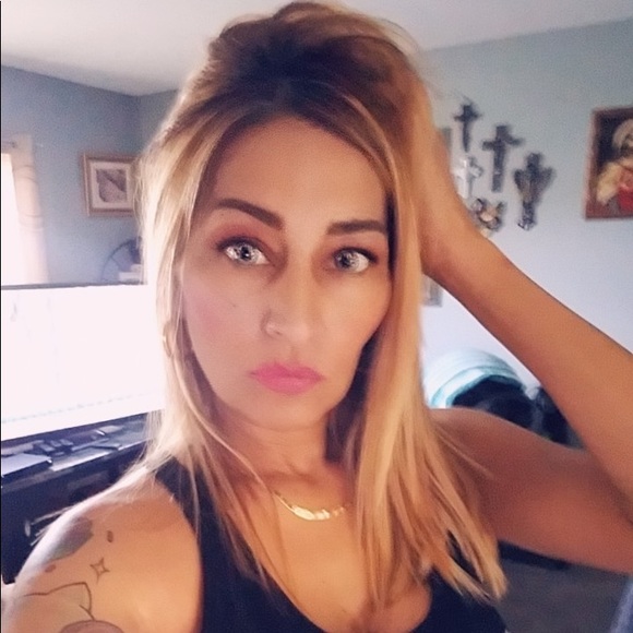 Profile Picture of Linda Cortez (@lindac007) on Poshmark