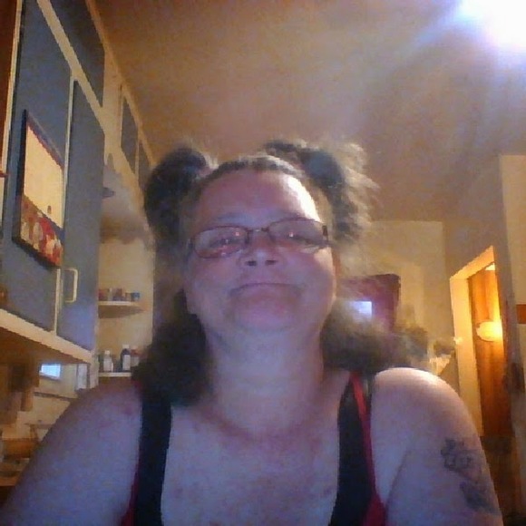 Profile Picture of Vickie Macnees (@vickiemacnees) on Poshmark
