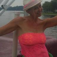 Profile Picture of Nikki Curtis Hall (@nikki3801) on Twitter