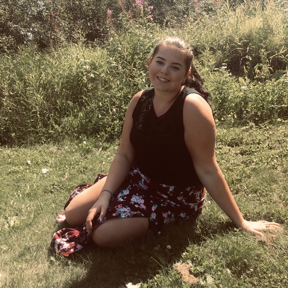 Profile Picture of Riley Standbridge (@rstandbridge9) on Poshmark