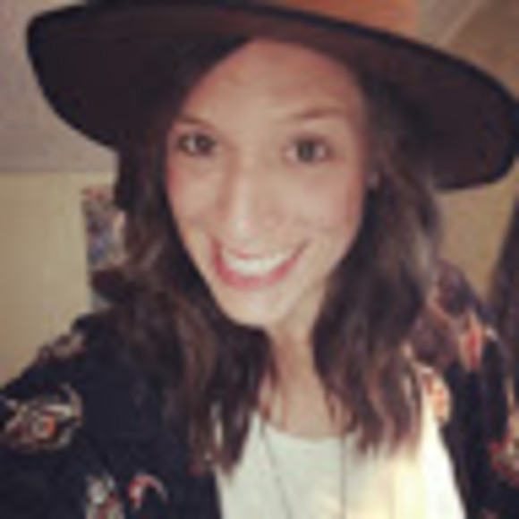 Profile Picture of Ashley Schueller (@schuellera4932) on Poshmark