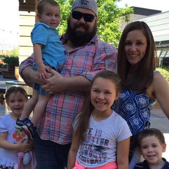 Profile Picture of Melanie Cantelmo (@melaniecantelmo) on Poshmark