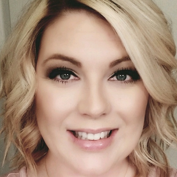 Profile Picture of Trisha Deuber (@trish31782) on Poshmark