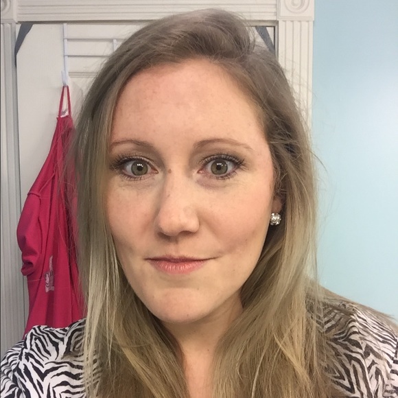 Profile Picture of Lara Bowman (@larafrie) on Poshmark