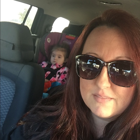 Erin Hinshaw-portman - Poshmark Profile Picture of Erin Hinshaw-portman (@ehinshaw29) on Poshmark