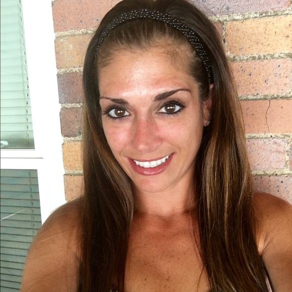 Profile Picture of Kristy Chiarelli (@kris412) on Poshmark