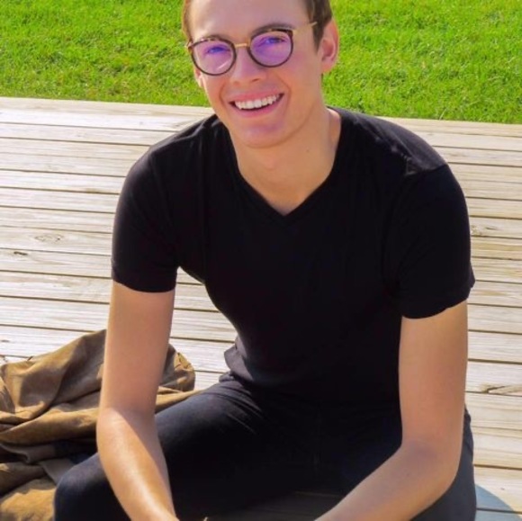 Profile Picture of Hugo Tkalac (@tkalachugo) on Poshmark