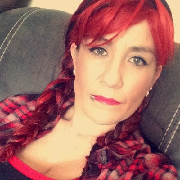 Profile Picture of Jessica Grendell (@grendell) on Poshmark