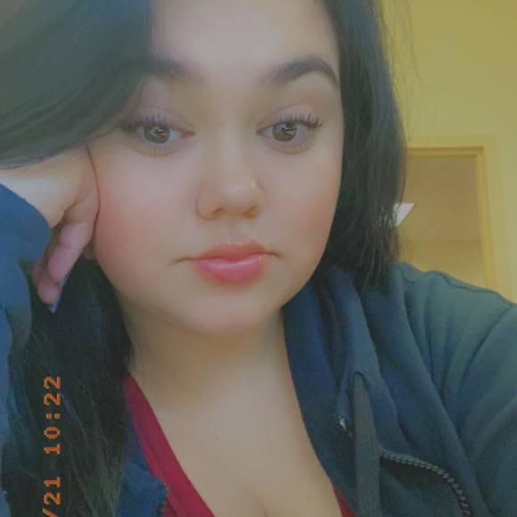 Profile Picture of Summer Tahbonemah (@sumsum45) on Poshmark