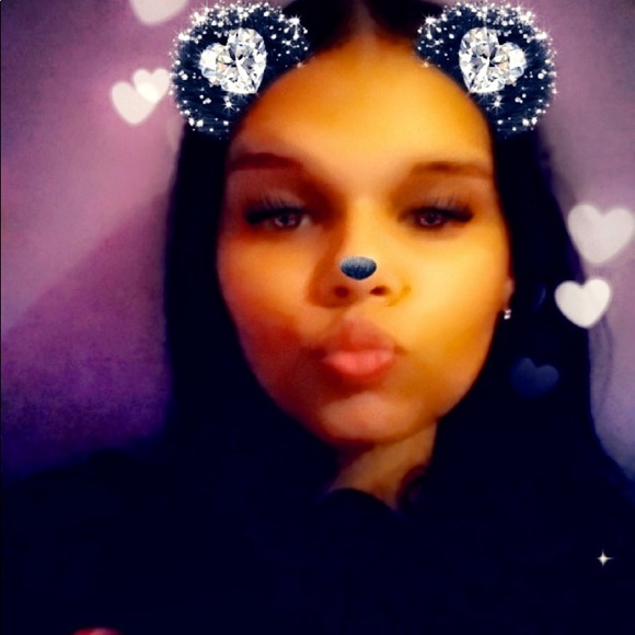 Profile Picture of Lea Jones (@leadawg) on Poshmark