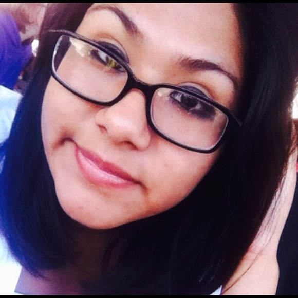 Profile Picture of Anel Guzman (@anelgzm561) on Poshmark