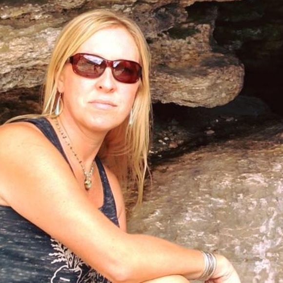 Profile Picture of Christi Okerson (@christiobrown73) on Poshmark