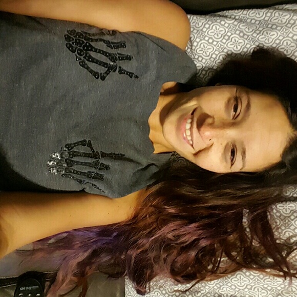 Profile Picture of Amber Harkness (@amberd82) on Poshmark