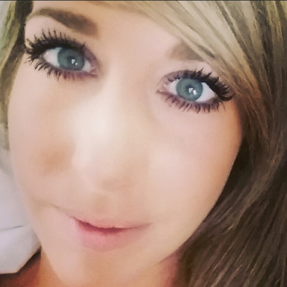 Profile Picture of Ariel Ruggles (@arielruggles) on Poshmark