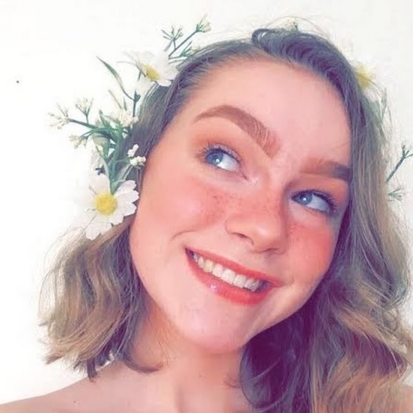 Profile Picture of Cassandra Besse (@cassandra_besse) on Poshmark