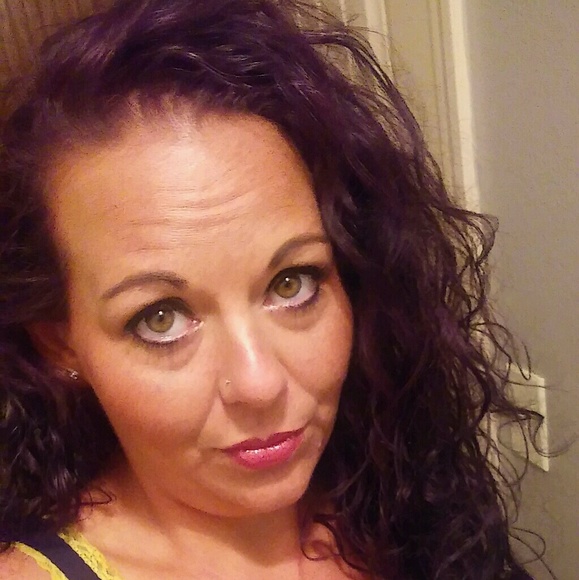 Profile Picture of Shelly David (@shells8453) on Poshmark