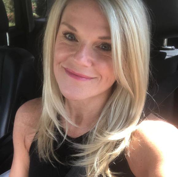 Profile Picture of Jennifer Paynter (@jaypay10) on Poshmark