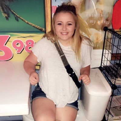 Profile Picture of Hanna Sharp (@hannalogan01) on Twitter